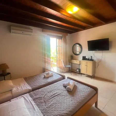 Pinotsi Rooms