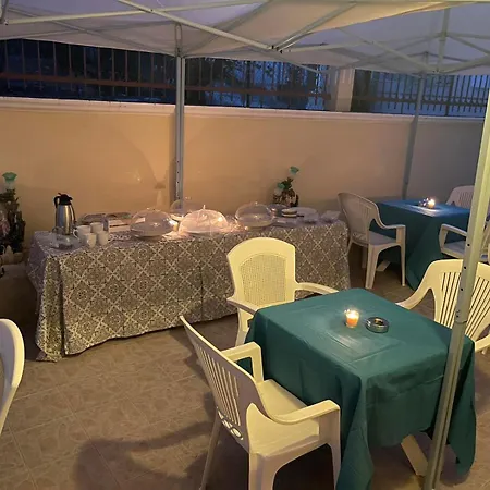 ゲストハウス Pinotsi シミ