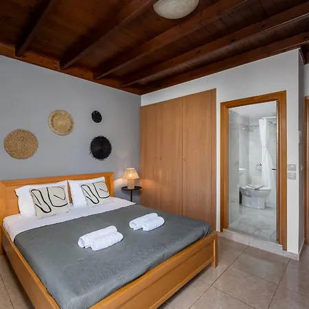 Pinotsi Village 3*