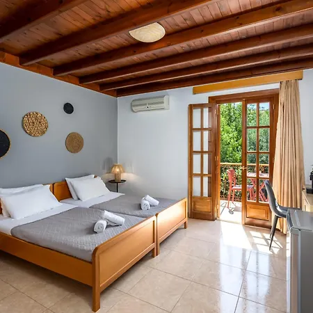 Pinotsi Village 3* Сими