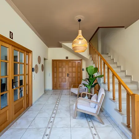Гостевой дом Pinotsi Village 3*