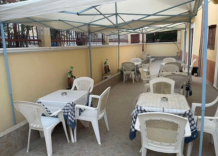 Pinotsi بيت ضيافة سيمي