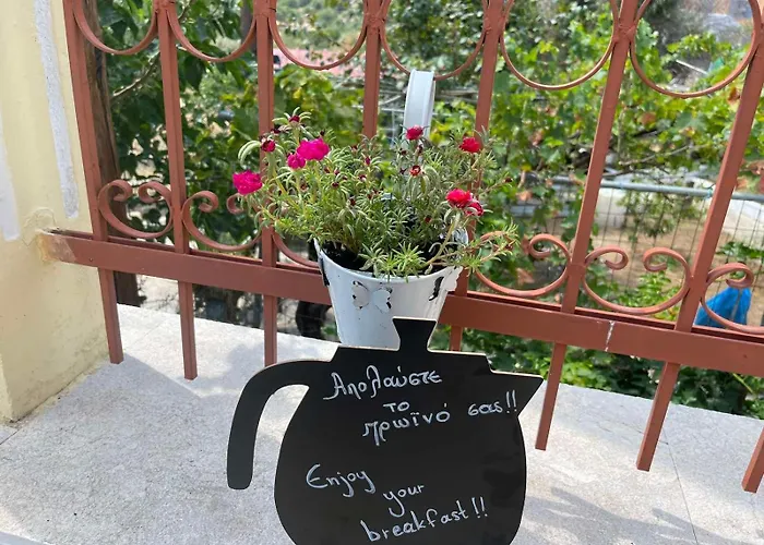 Pinotsi بيت ضيافة سيمي